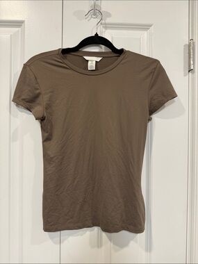 H&M Short Sleeve Crewneck Tee in Taupe Brown